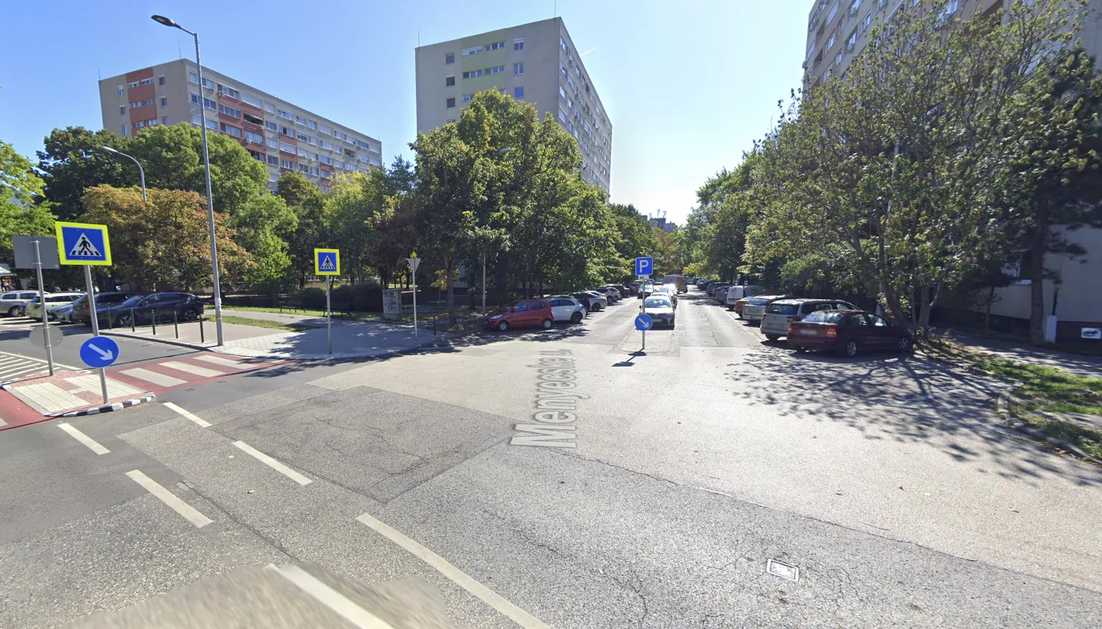 Menyecske utca – Neszmélyi út: zebra, kanyarodó főút, elsőbbségadás – forgalmi vizsga buktató, Budapest